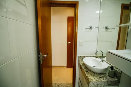 Apartamento para alugar com 62m², 1 quarto e 1 vaga Apartamento para alugar com 62m², 1 quarto e 1 vagaBanheiro da Suíte 1