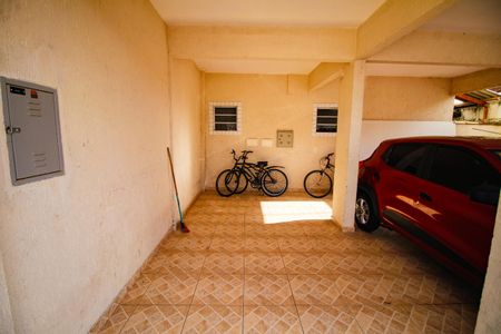 Garagem de casa de condomínio para alugar com 2 quartos, 70m² em Jardim Melvi, Praia Grande