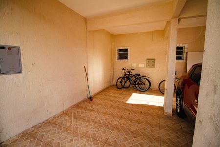 Garagem de casa de condomínio para alugar com 2 quartos, 70m² em Jardim Melvi, Praia Grande