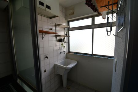 Apartamento para alugar com 65m², 2 quartos e 1 vagaÁrea de Serviço
