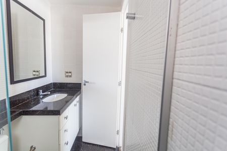Apartamento à venda com 84m², 3 quartos e 2 vagasBanheiro da Suíte