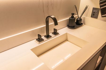 Apartamento à venda com 98m², 2 quartos e 2 vagasBanheiro da Suíte 2