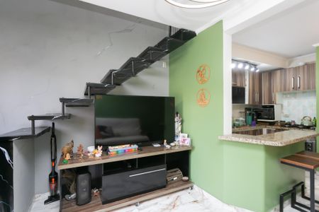 Sala de casa de condomínio para alugar com 2 quartos, 77m² em Núcleo Lageado, São Paulo