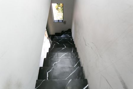 Casa de condomínio para alugar com 77m², 2 quartos e 1 vagaEscada 