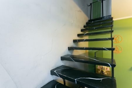 Casa de condomínio para alugar com 77m², 2 quartos e 1 vagaEscada 