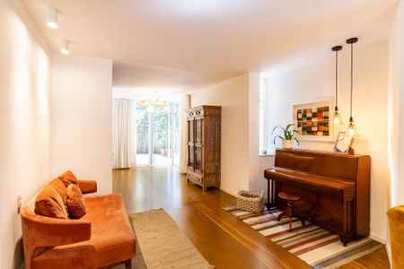 Casa à venda com 550m², 3 quartos e 2 vagas