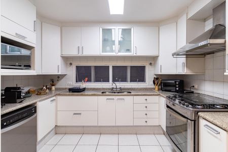 Casa à venda com 550m², 3 quartos e 2 vagas