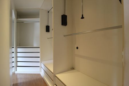 Apartamento para alugar com 105m², 1 quarto e 2 vagasCloset da Suíte