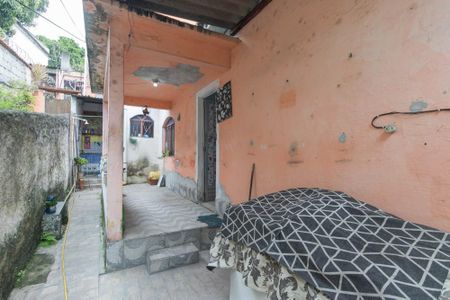 Área externa de casa para alugar com 3 quartos, 120m² em Mutondo, São Gonçalo