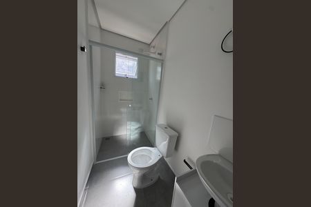 Banheiro de kitnet/studio para alugar com 1 quarto, 25m² em Km 18, Osasco