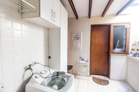 Casa de condomínio à venda com 240m², 3 quartos e 2 vagas Casa de condomínio à venda com 240m², 3 quartos e 2 vagasÁrea de Serviço