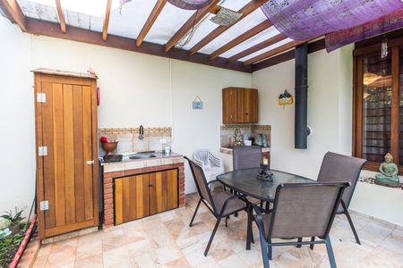 Casa de condomínio à venda com 240m², 3 quartos e 2 vagas Casa de condomínio à venda com 240m², 3 quartos e 2 vagasÁrea gourmet