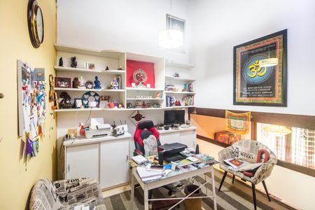Casa de condomínio à venda com 240m², 3 quartos e 2 vagas Casa de condomínio à venda com 240m², 3 quartos e 2 vagasEscritório