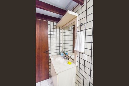 Casa de condomínio à venda com 240m², 3 quartos e 2 vagas Casa de condomínio à venda com 240m², 3 quartos e 2 vagasBanheiro