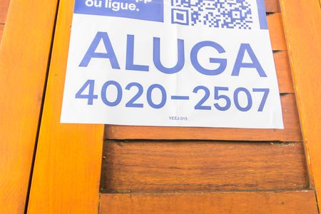 Casa de condomínio à venda com 240m², 3 quartos e 2 vagas Casa de condomínio à venda com 240m², 3 quartos e 2 vagasVista da Rua