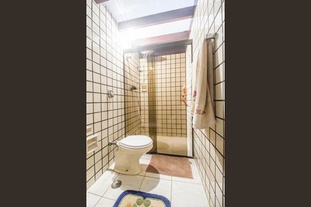 Casa de condomínio à venda com 240m², 3 quartos e 2 vagas Casa de condomínio à venda com 240m², 3 quartos e 2 vagasBanheiro