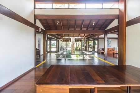 Casa de condomínio à venda com 240m², 3 quartos e 2 vagas Casa de condomínio à venda com 240m², 3 quartos e 2 vagasAcademia