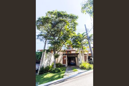 Casa de condomínio à venda com 240m², 3 quartos e 2 vagas Casa de condomínio à venda com 240m², 3 quartos e 2 vagasVista da Rua