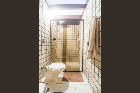 Casa de condomínio à venda com 240m², 3 quartos e 2 vagas Casa de condomínio à venda com 240m², 3 quartos e 2 vagasBanheiro