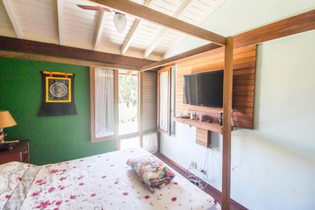 Casa de condomínio à venda com 240m², 3 quartos e 2 vagas Casa de condomínio à venda com 240m², 3 quartos e 2 vagasQuarto