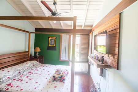 Casa de condomínio à venda com 240m², 3 quartos e 2 vagas Casa de condomínio à venda com 240m², 3 quartos e 2 vagasBanheiro
