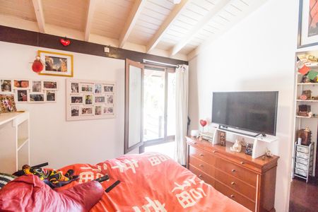 Casa de condomínio à venda com 240m², 3 quartos e 2 vagas Casa de condomínio à venda com 240m², 3 quartos e 2 vagasSuíte