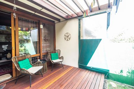 Casa de condomínio à venda com 240m², 3 quartos e 2 vagas
