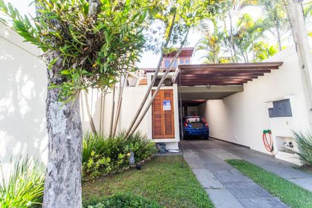 Casa de condomínio à venda com 240m², 3 quartos e 2 vagas Casa de condomínio à venda com 240m², 3 quartos e 2 vagasVista da Rua