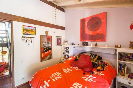 Casa de condomínio à venda com 240m², 3 quartos e 2 vagas Casa de condomínio à venda com 240m², 3 quartos e 2 vagasSuíte