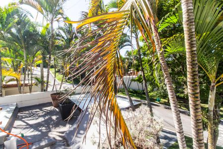 Casa de condomínio à venda com 240m², 3 quartos e 2 vagas Casa de condomínio à venda com 240m², 3 quartos e 2 vagasVaranda