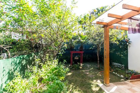 Casa de condomínio à venda com 240m², 3 quartos e 2 vagas Casa de condomínio à venda com 240m², 3 quartos e 2 vagasQuintal