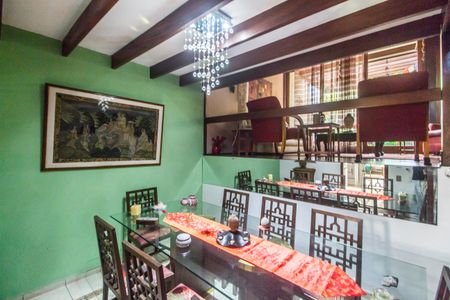 Casa de condomínio à venda com 240m², 3 quartos e 2 vagas Casa de condomínio à venda com 240m², 3 quartos e 2 vagasSala