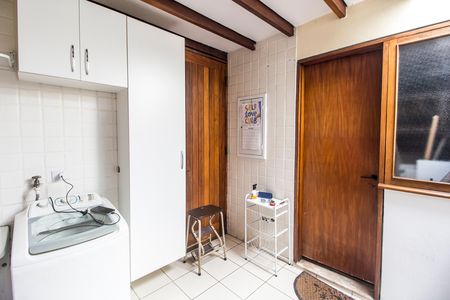 Casa de condomínio à venda com 240m², 3 quartos e 2 vagas Casa de condomínio à venda com 240m², 3 quartos e 2 vagasÁrea de Serviço