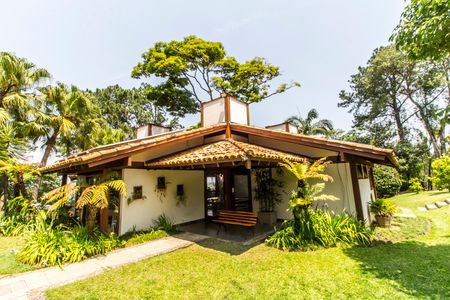 Casa de condomínio à venda com 240m², 3 quartos e 2 vagas Casa de condomínio à venda com 240m², 3 quartos e 2 vagasAcademia
