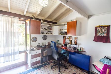 Casa de condomínio à venda com 240m², 3 quartos e 2 vagas Casa de condomínio à venda com 240m², 3 quartos e 2 vagasEscritório