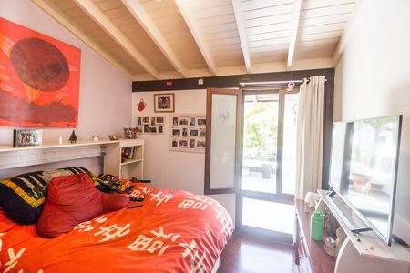 Casa de condomínio à venda com 240m², 3 quartos e 2 vagas Casa de condomínio à venda com 240m², 3 quartos e 2 vagasSuíte