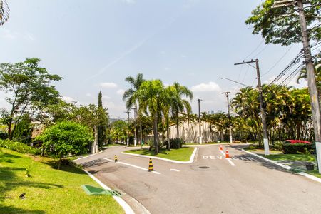 Casa de condomínio à venda com 240m², 3 quartos e 2 vagas Casa de condomínio à venda com 240m², 3 quartos e 2 vagasVista da Rua