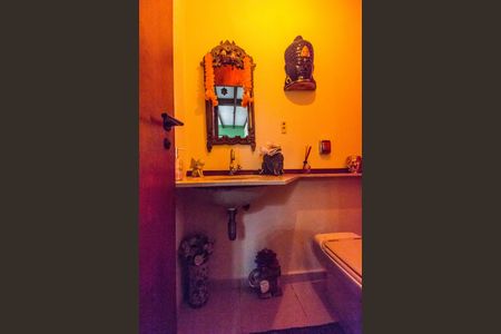 Casa de condomínio à venda com 240m², 3 quartos e 2 vagas Casa de condomínio à venda com 240m², 3 quartos e 2 vagasLavabo