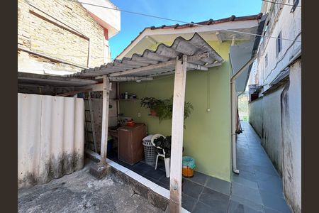Casa à venda com 180m², 2 quartos e 1 vagaÁrea de Serviço/ Quintal 