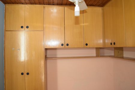 Quarto 1 de apartamento para alugar com 2 quartos, 47m² em Jardim Guaruja, Embu das Artes