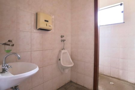Casa à venda com 210m², 3 quartos e 3 vagasBanheiro 2