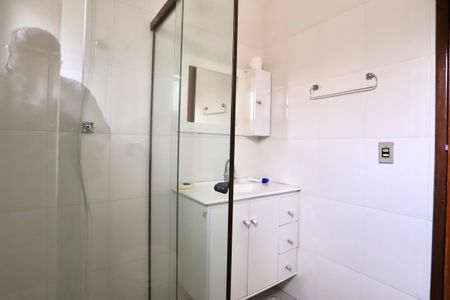 Casa à venda com 210m², 3 quartos e 3 vagasBanheiro do Quarto 1
