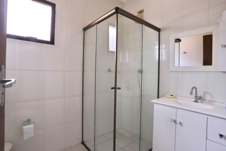 Casa à venda com 210m², 3 quartos e 3 vagasBanheiro do Quarto 1