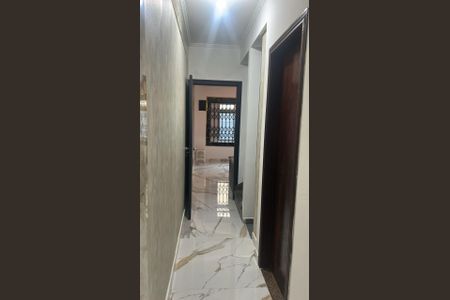 Casa à venda com 180m², 2 quartos e 2 vagasCorredor