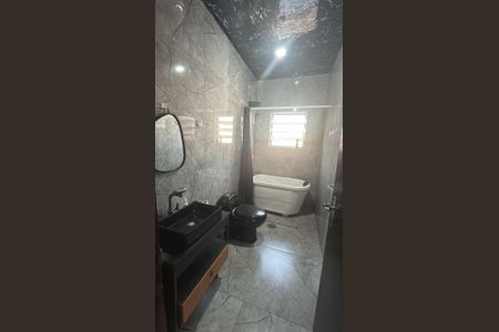 Casa à venda com 180m², 2 quartos e 2 vagasBanheiro