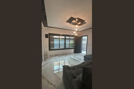 Casa à venda com 180m², 2 quartos e 2 vagasSala