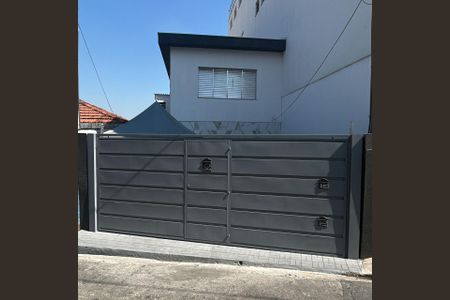 Casa à venda com 180m², 2 quartos e 2 vagasFachada