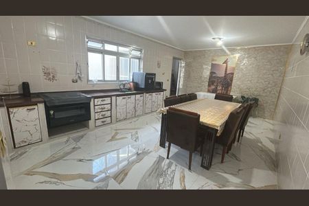 Casa à venda com 180m², 2 quartos e 2 vagasCozinha