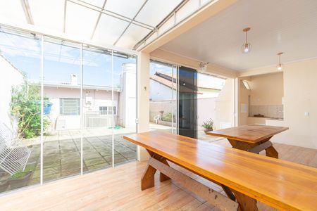 Casa à venda com 140m², 4 quartos e 2 vagas