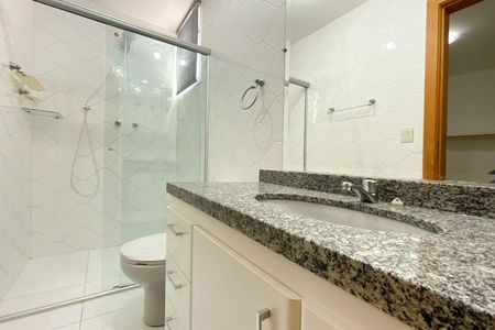 Apartamento para alugar com 199m², 3 quartos e 3 vagasBanheiro da Suíte 1